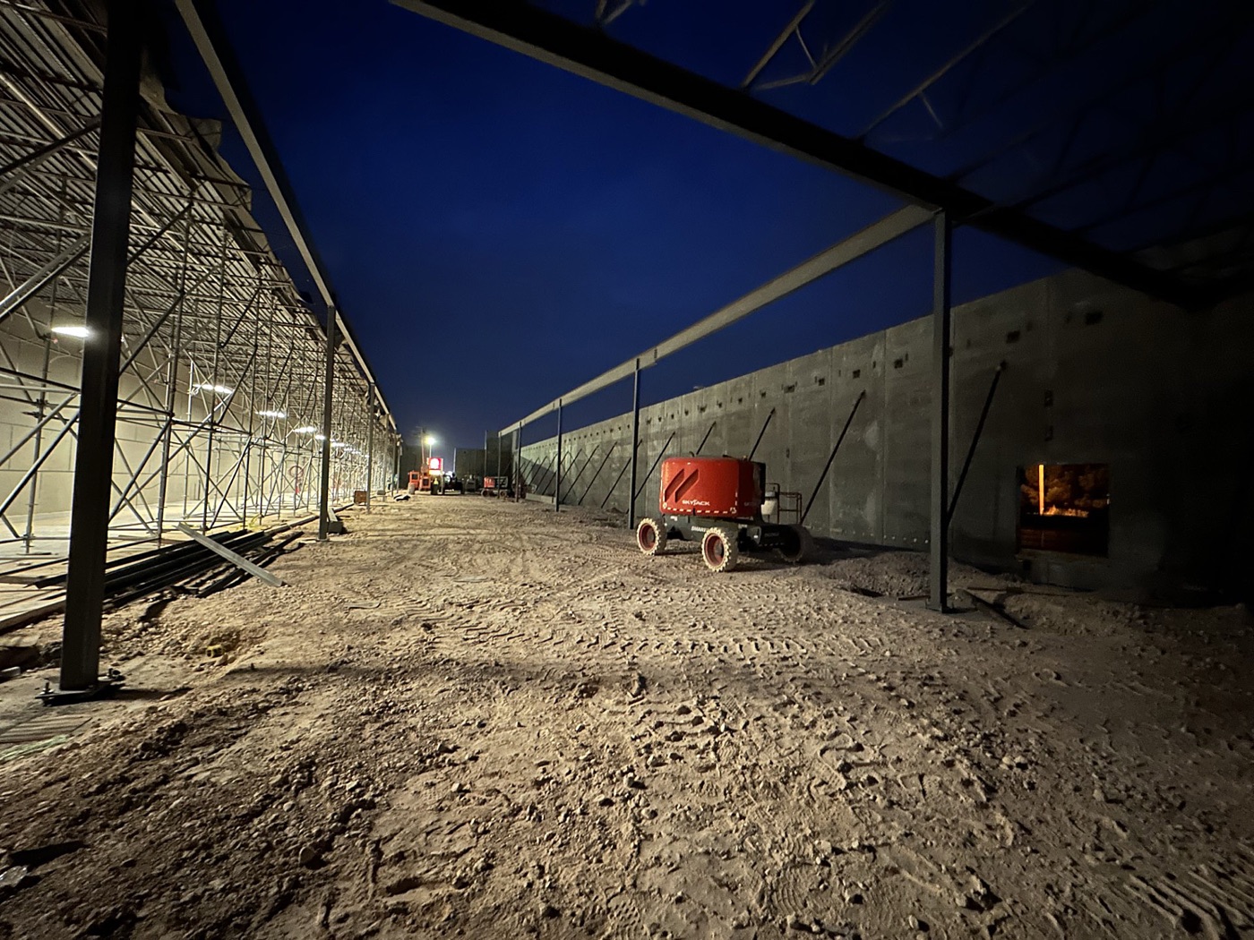 Steel building frame